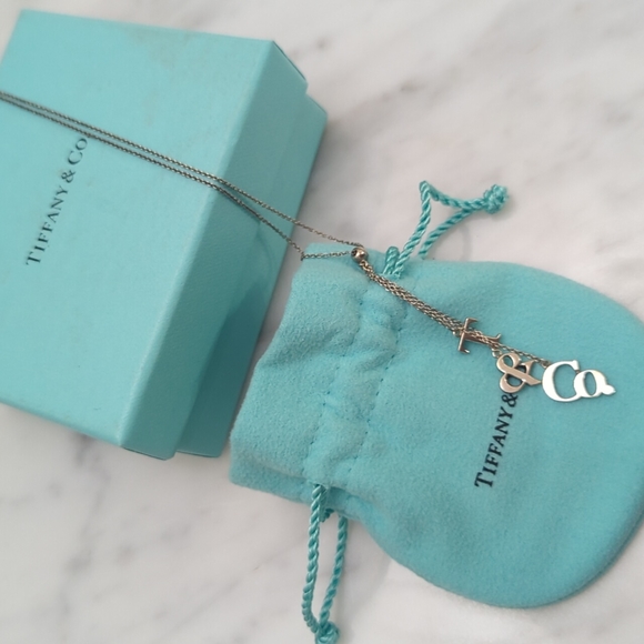discontinue to Tiffany and Co Sterling silver necklace - Picture 3 of 3